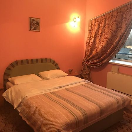 Mesogios Hotel キシナウ エクステリア 写真