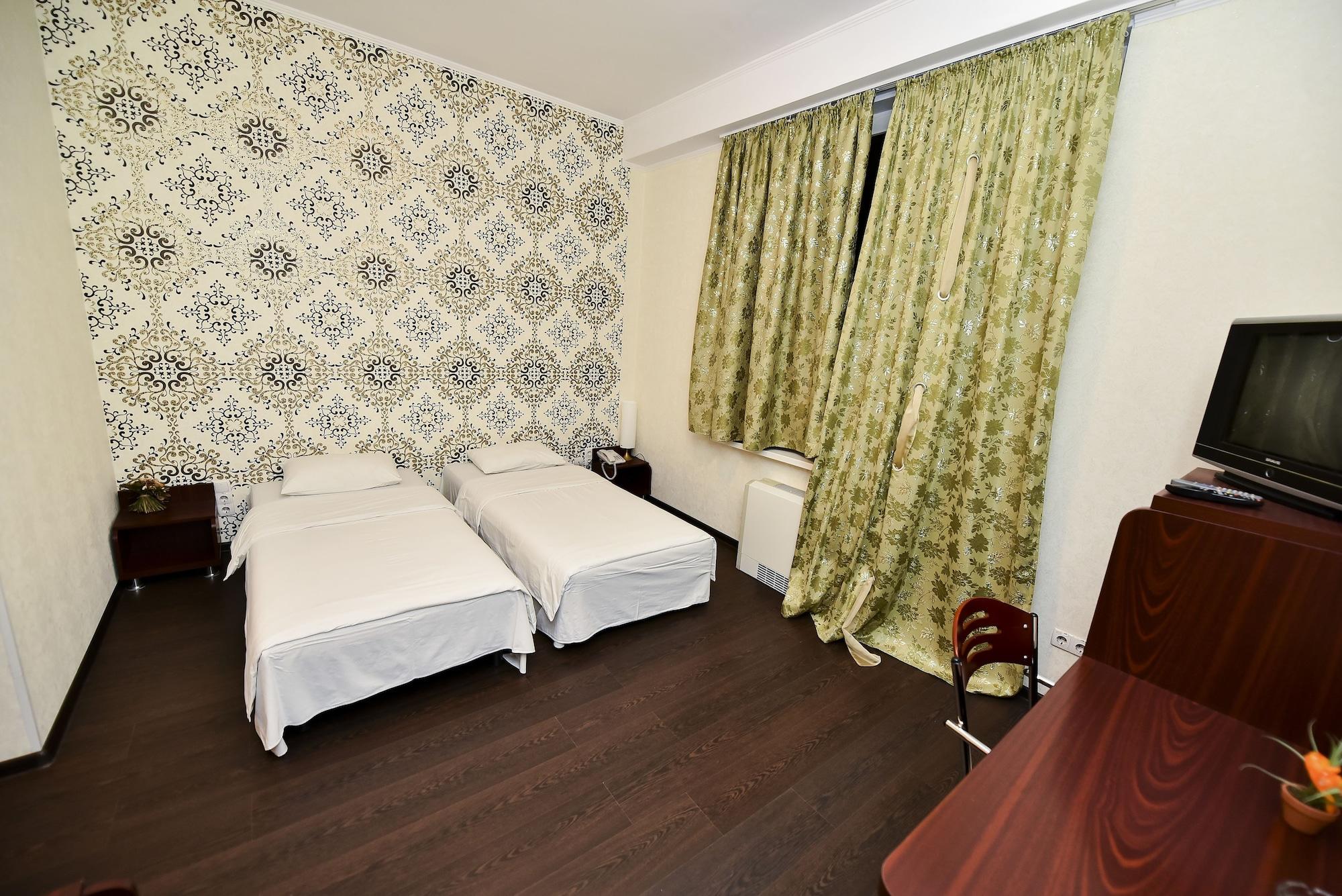 Mesogios Hotel キシナウ エクステリア 写真