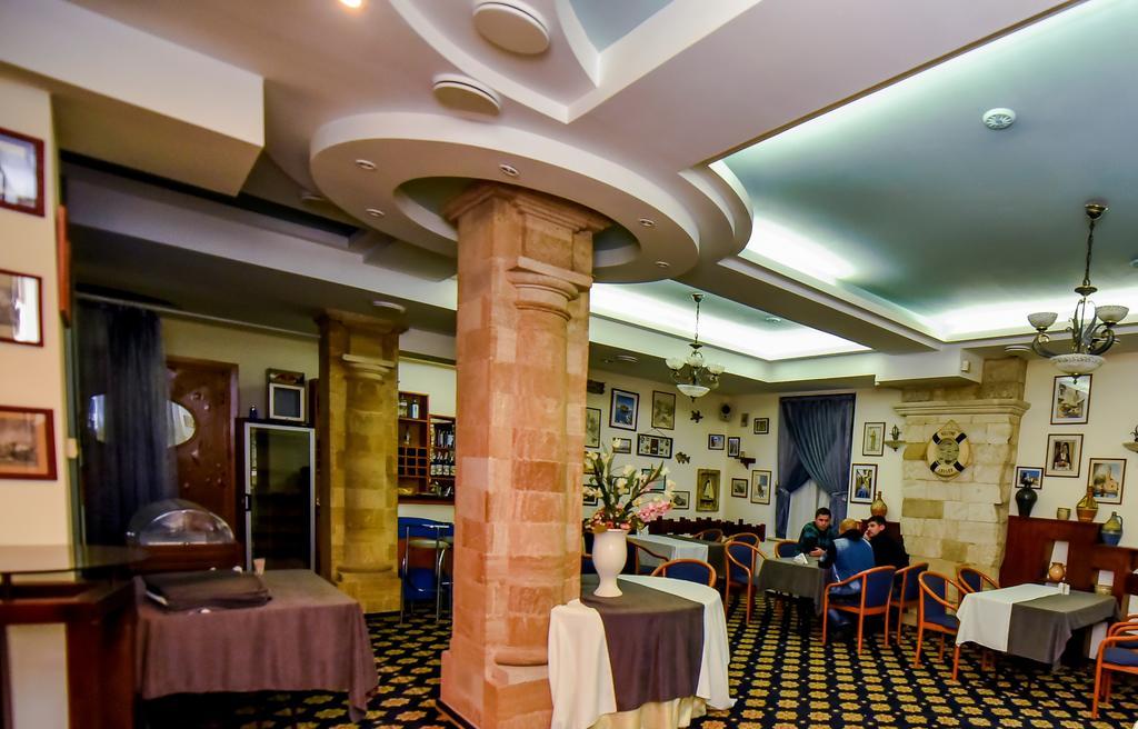 Mesogios Hotel キシナウ エクステリア 写真