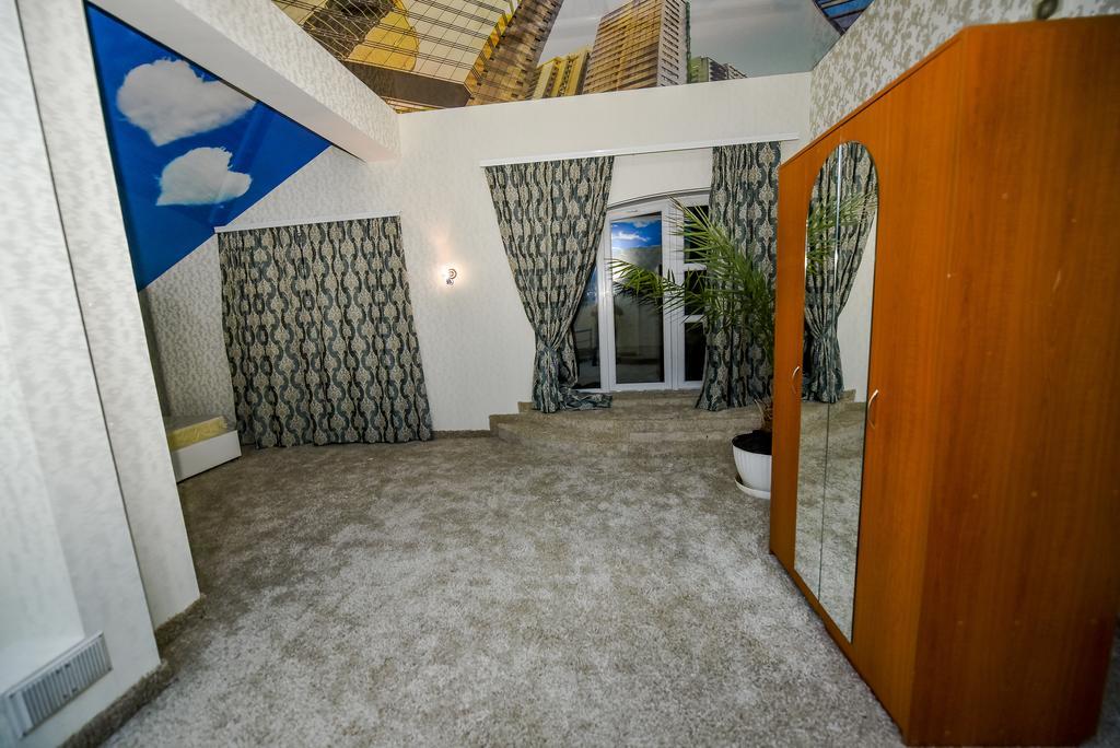 Mesogios Hotel キシナウ エクステリア 写真