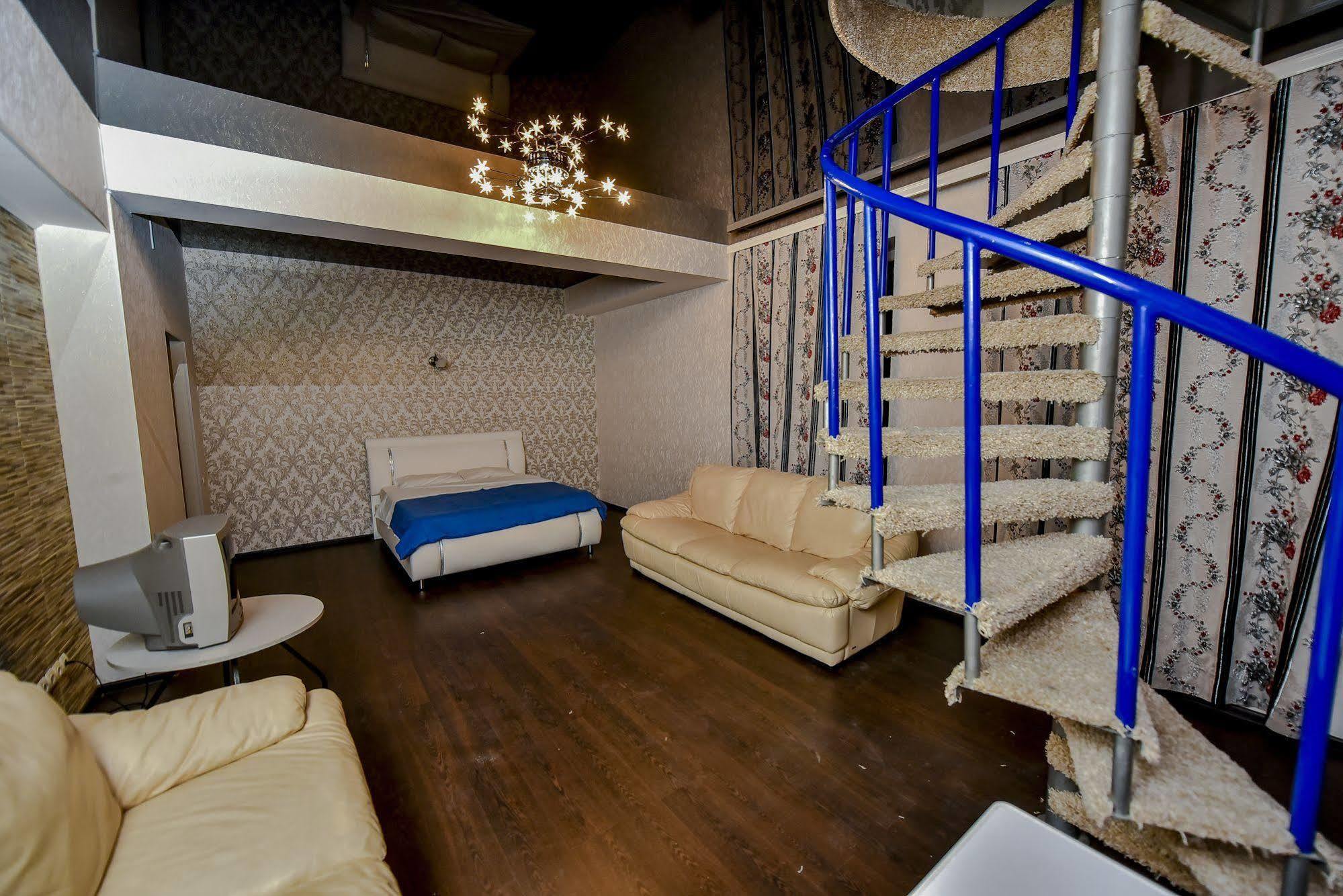 Mesogios Hotel キシナウ エクステリア 写真