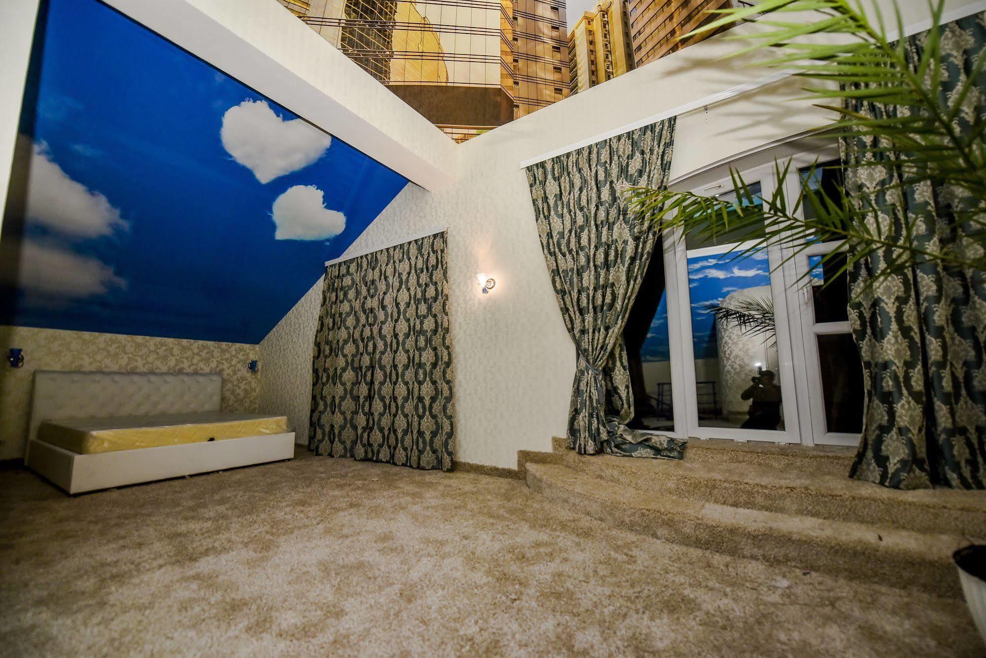 Mesogios Hotel キシナウ エクステリア 写真