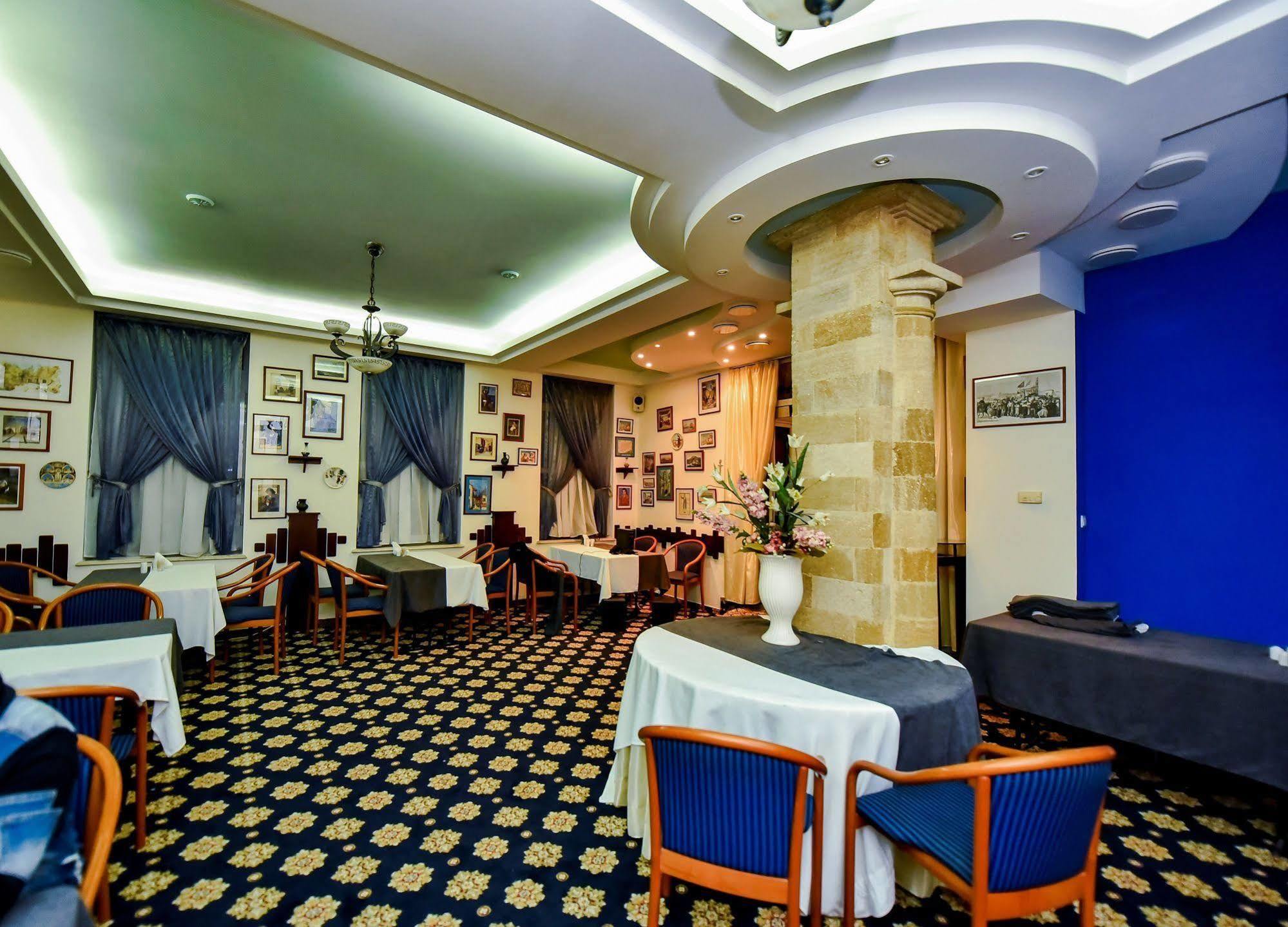 Mesogios Hotel キシナウ エクステリア 写真